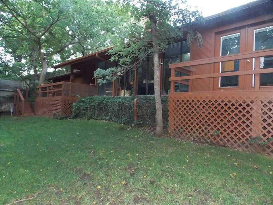2nd image of 1801 Chaparral Ln