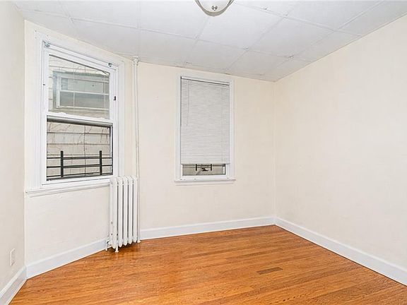 3rd image of 380 Saint Marks Pl Floor 1
