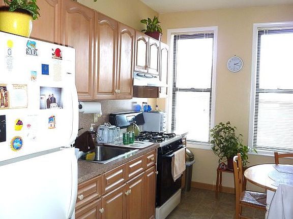 5th image of 3028 44th St #2R