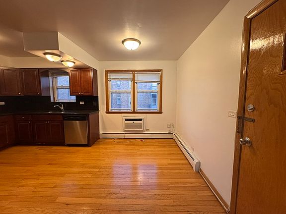 5th image of 6810 N Northwest Hwy #3C