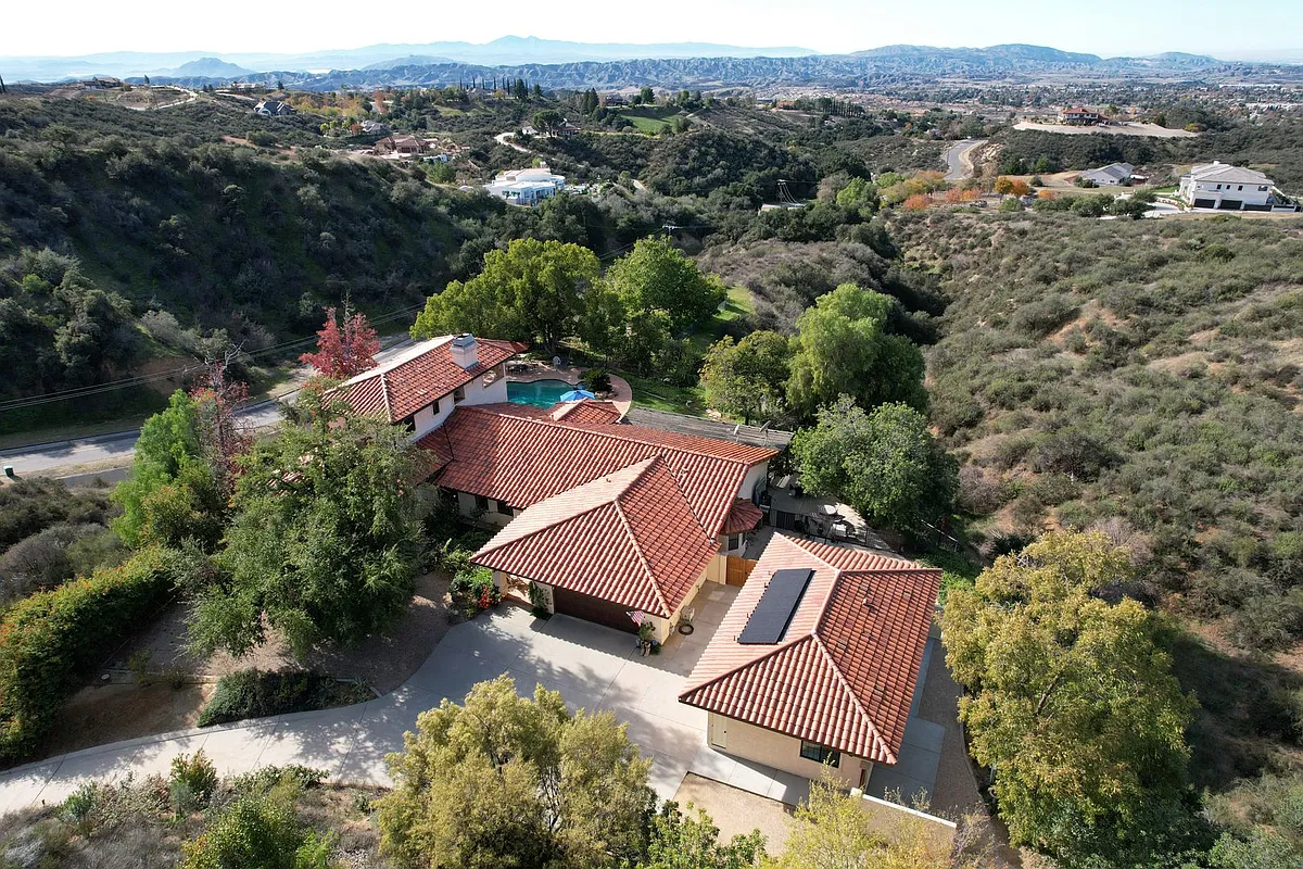 Building Photo - 37430 Leta Dr