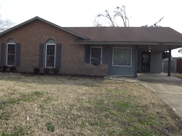 4795 Janie Ave — Photo 1