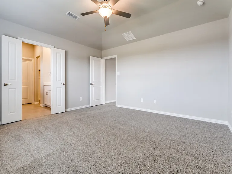 708 McKenna Dr — Photo 8