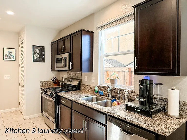 681 W Crocker Ln — Photo 10