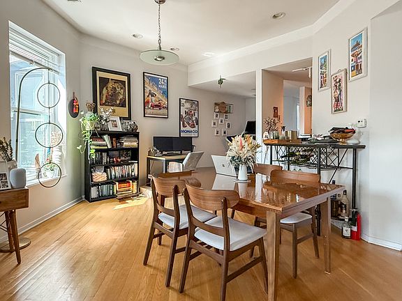 4th image of 700 W Cornelia Ave #3W