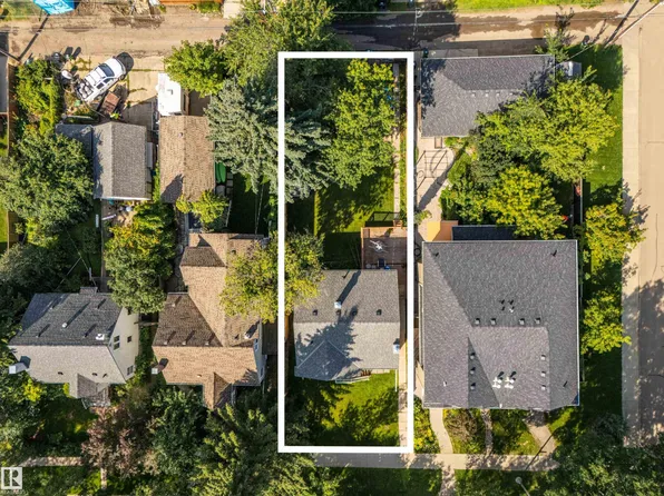 8850 89th St NW, Edmonton, AB T6C 3K6