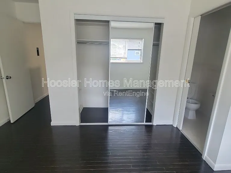 770 E 61st St #1 — Photo 13