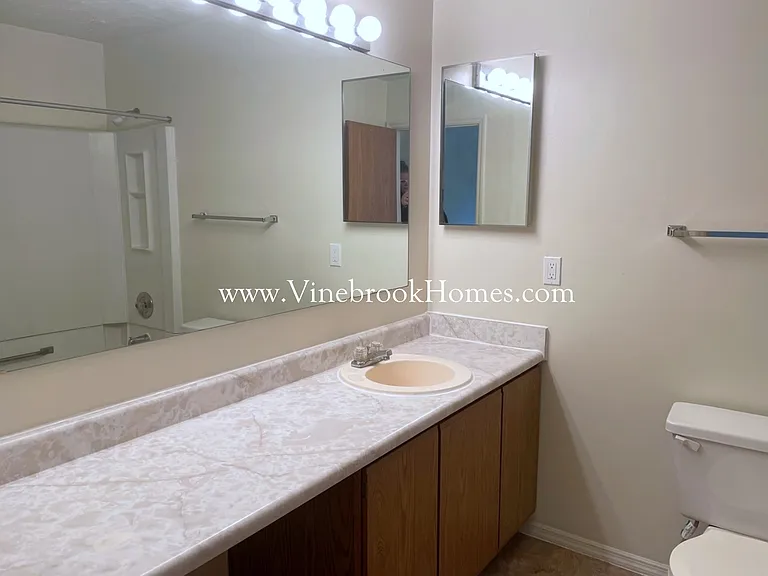 2467 Cross Village Dr — Photo 14