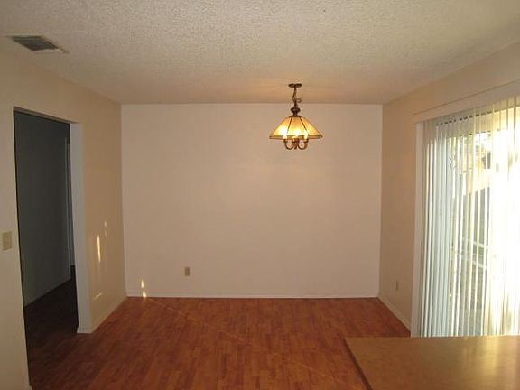 5th image of 254 Cambridge Dr