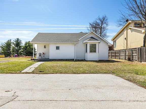 2nd image of 208 SE 3rd St