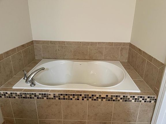 5th image of 22573 Willington Sq