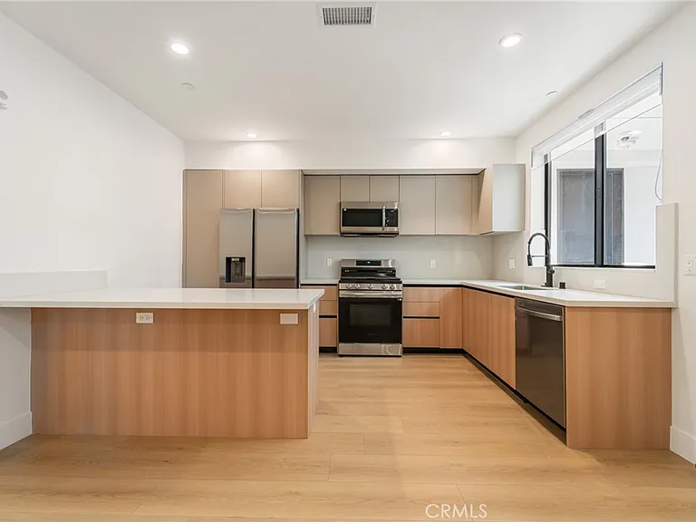 7510 Sepulveda Blvd #204 — Photo 7
