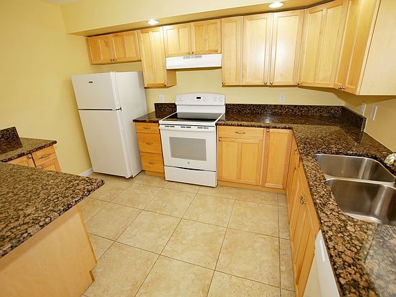 3rd image of 658 SE Keyes St