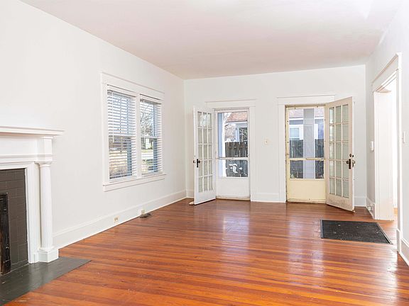 4th image of 180 Rosemont Gdn
