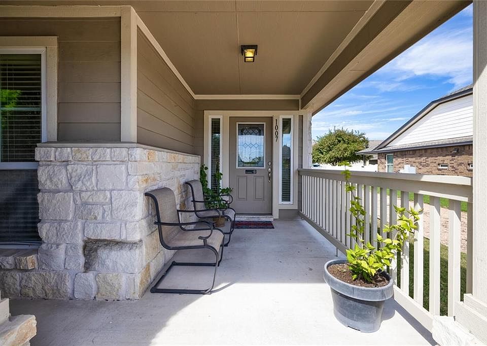 1st image of 1007 Alamo Plaza Dr