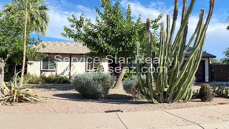 4 bed, 2.0 bath, 1172 sqft, $2,000 — Photo 2