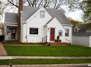 203 S Hamilton St, Eureka, IL 61530