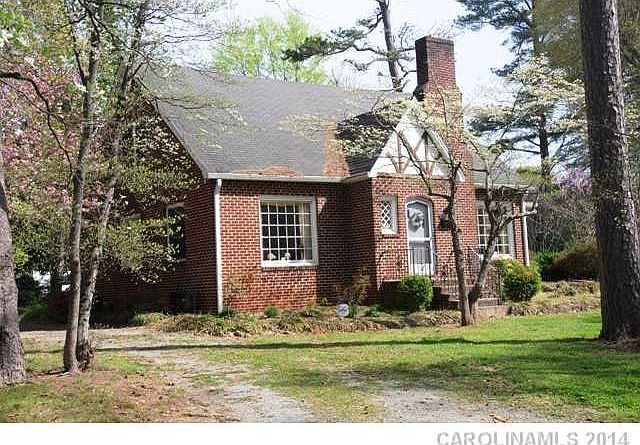 1st image of 925 E Park Dr