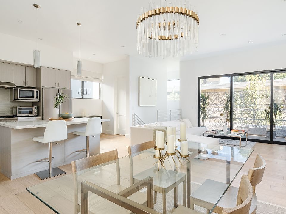 1st image of 4322 Gentry Ave #105