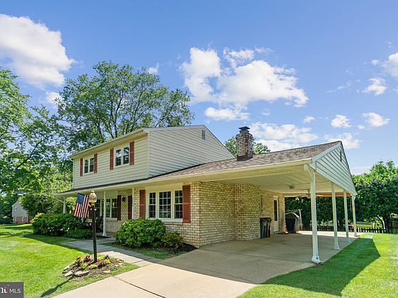 2nd image of 2896 Balmoral Dr