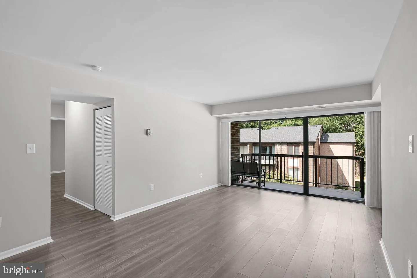 Hawthorne Village Condo — Photo 2