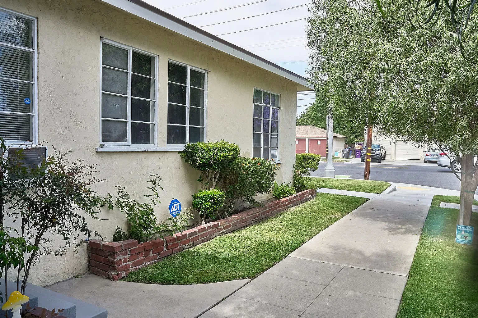 Orange Avenue Apartments — Photo 2