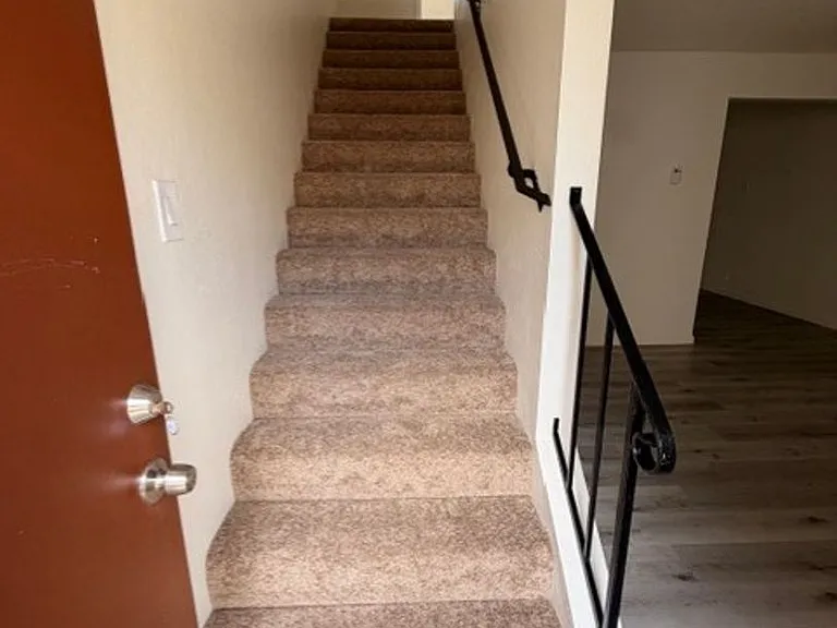 Dixon Townhouse — Photo 1