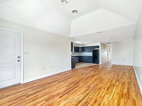 5th image of 76 Dales Ave