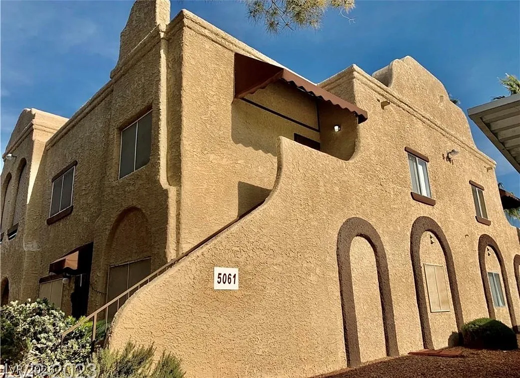 2 bed, 2.0 bath, 1105 sqft, $1,590 — Photo 1