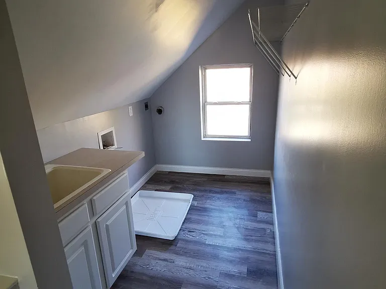 1588 Franklin Ave — Photo 9