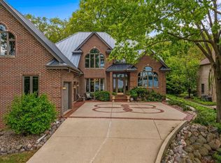 36082 N Beach Rd, Village Of Oconomowoc Lake, WI 53066