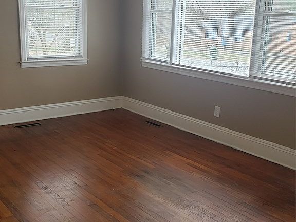 4th image of 110 Birch St