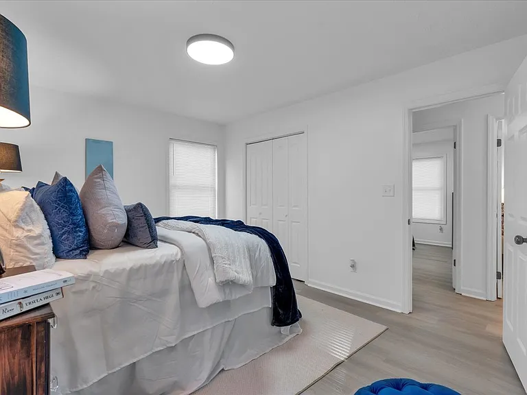 54 Mildred Ct — Photo 10