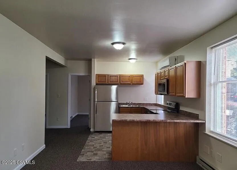 2 bed, 900 sqft, $1,600 — Photo 2
