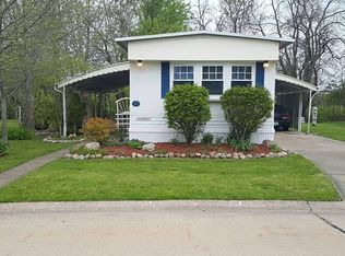 17 Parade St, Olmsted Falls, OH 44138
