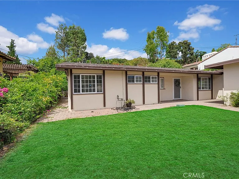 6551 Abbottswood Dr — Photo 2