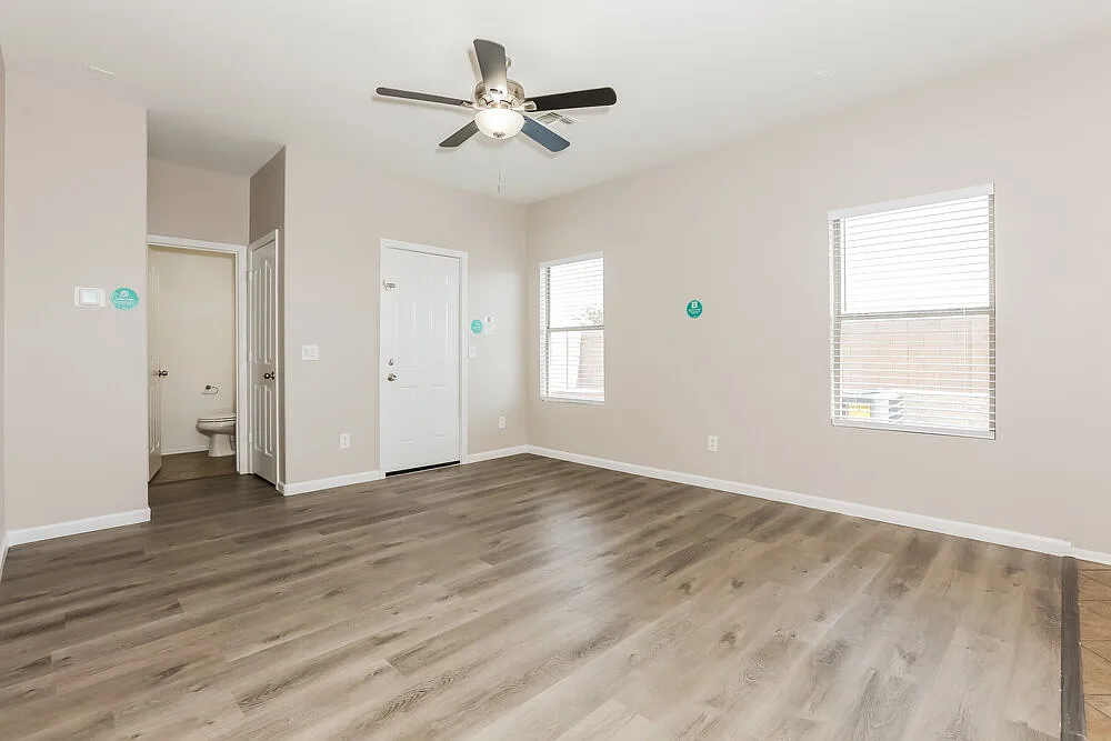 4 bed, 2.5 bath, 2370 sqft, $2,545 — Photo 4