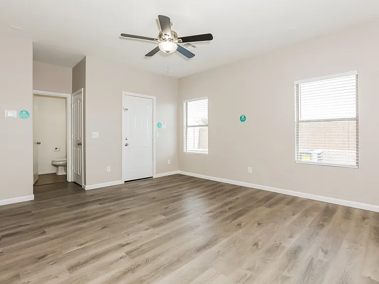 8461 E Lindner Ave — Photo 4