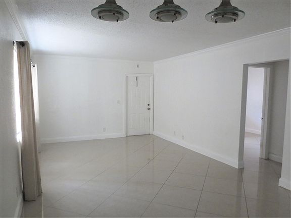 4th image of 2607 NE 8th Avenue #20