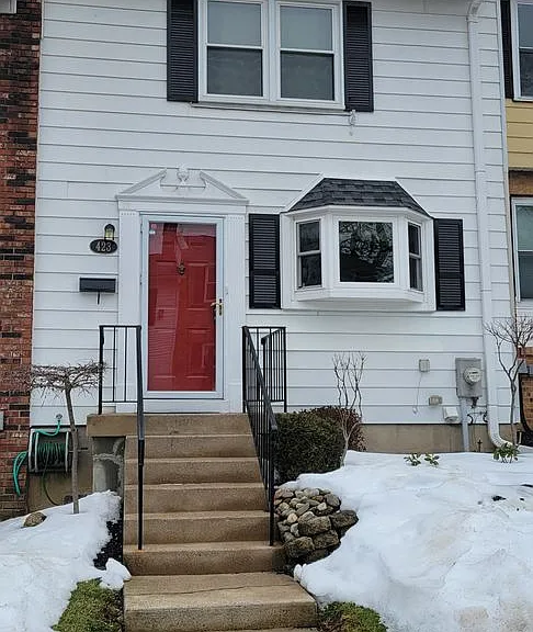 423 N Mount Vernon Cir — Photo 1