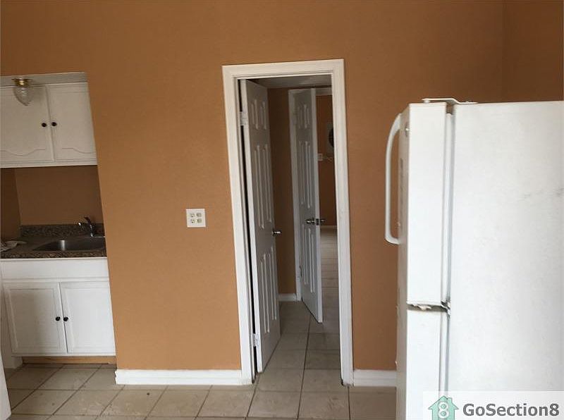 2nd image of 117 Crooks Ave