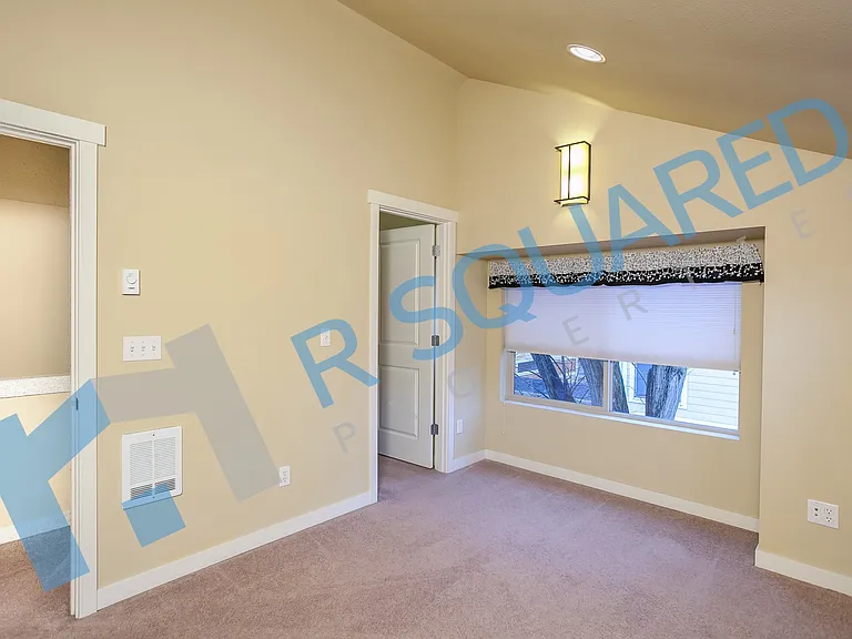 9239 Woodlawn Ave N — Photo 11
