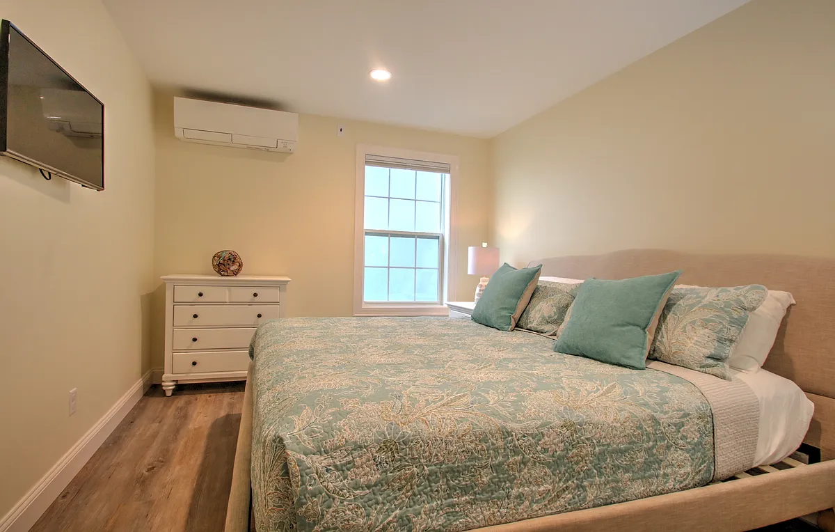One-bedroom unit 11 - 7 Dube St #2-9