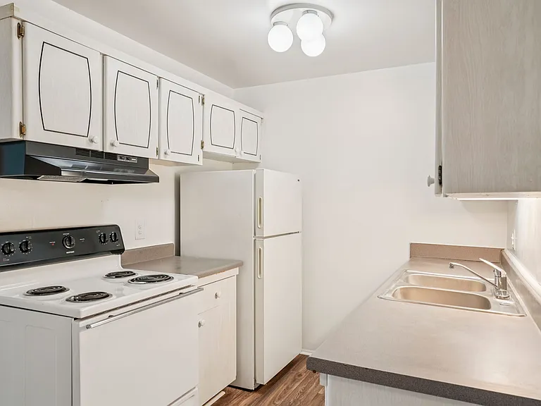 Outer Drive Manor Apartments — Photo 58