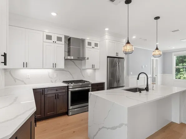113 Beacon St #B, Somerville, MA 02143