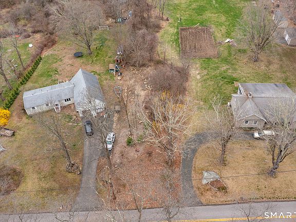 2nd image of 139 Chestnut Hill Road