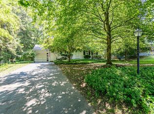 30 Benedict Rd, Pittsford, NY 14534