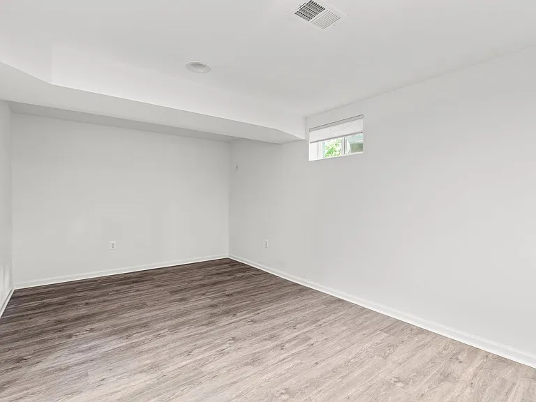 109 Devon Ct — Photo 30