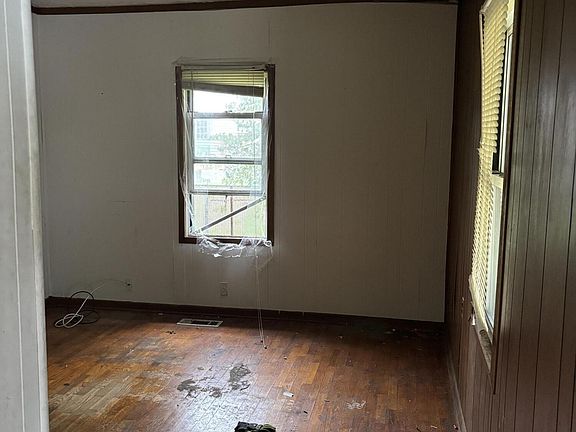 3rd image of 1139 Massachusetts Ave