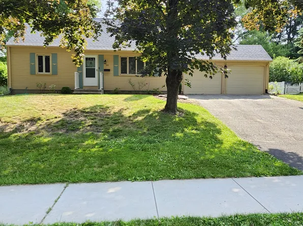 32 Saint James Ave, Enfield, CT 06082